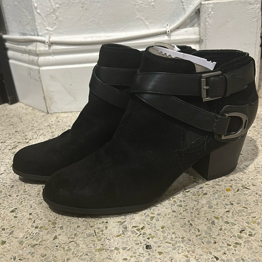 indigo black mini boots with black straps